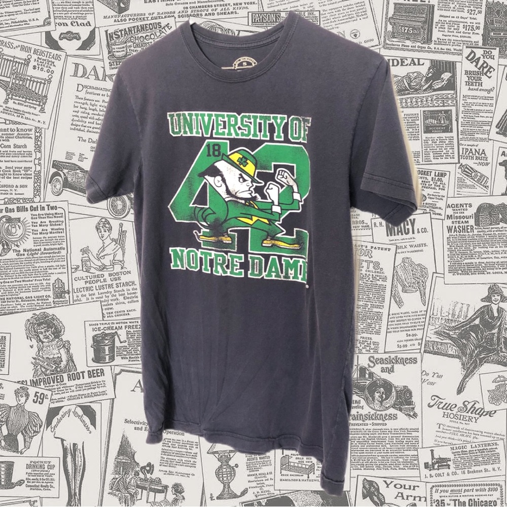Blue E Five Premium Collegiate University of Norte Dame Graphic Tee, Size Small